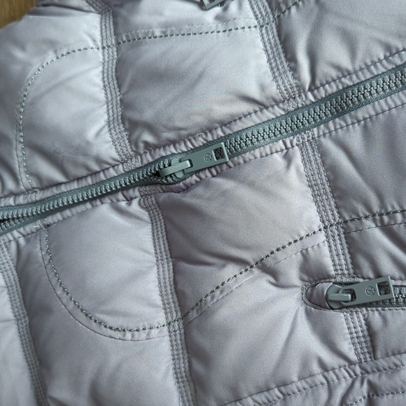 EUC Lululemon Down Hooded Vest Reversible in Double Grey Size 2 - Picture 3 of 7